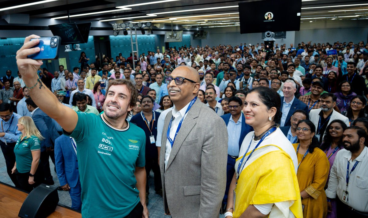 Cognizant's tweet image. Fernando Alonso joined a fireside chat—sharing insights and motivating the audience:
"Teamwork. Rely on the people next to you. In @AstonMartinF1, we have 1,000 people working for these two cars. Each one of these 1,000 people is a key part of our success" said Fernando.