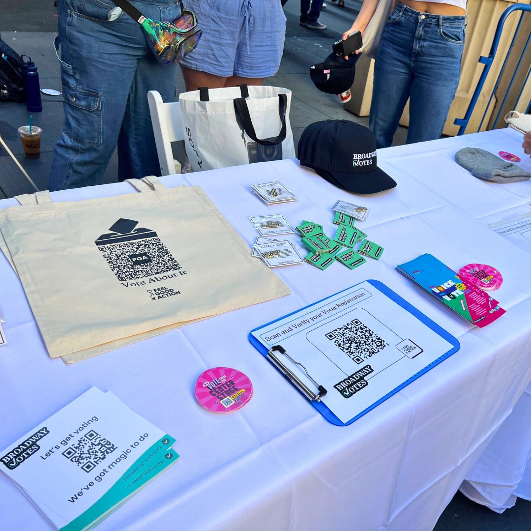 FeelGoodAction's tweet image. What an incredible day at the Broadway Flea Market! 🗳️🎭 Feel Good Action had an amazing time registering voters with Broadway Votes! Thanks to everyone who stopped by and to @BCEFA for having us! 💜

#FeelGoodAction #BroadwayVotes #YourVoteMatters #CivicEngagement