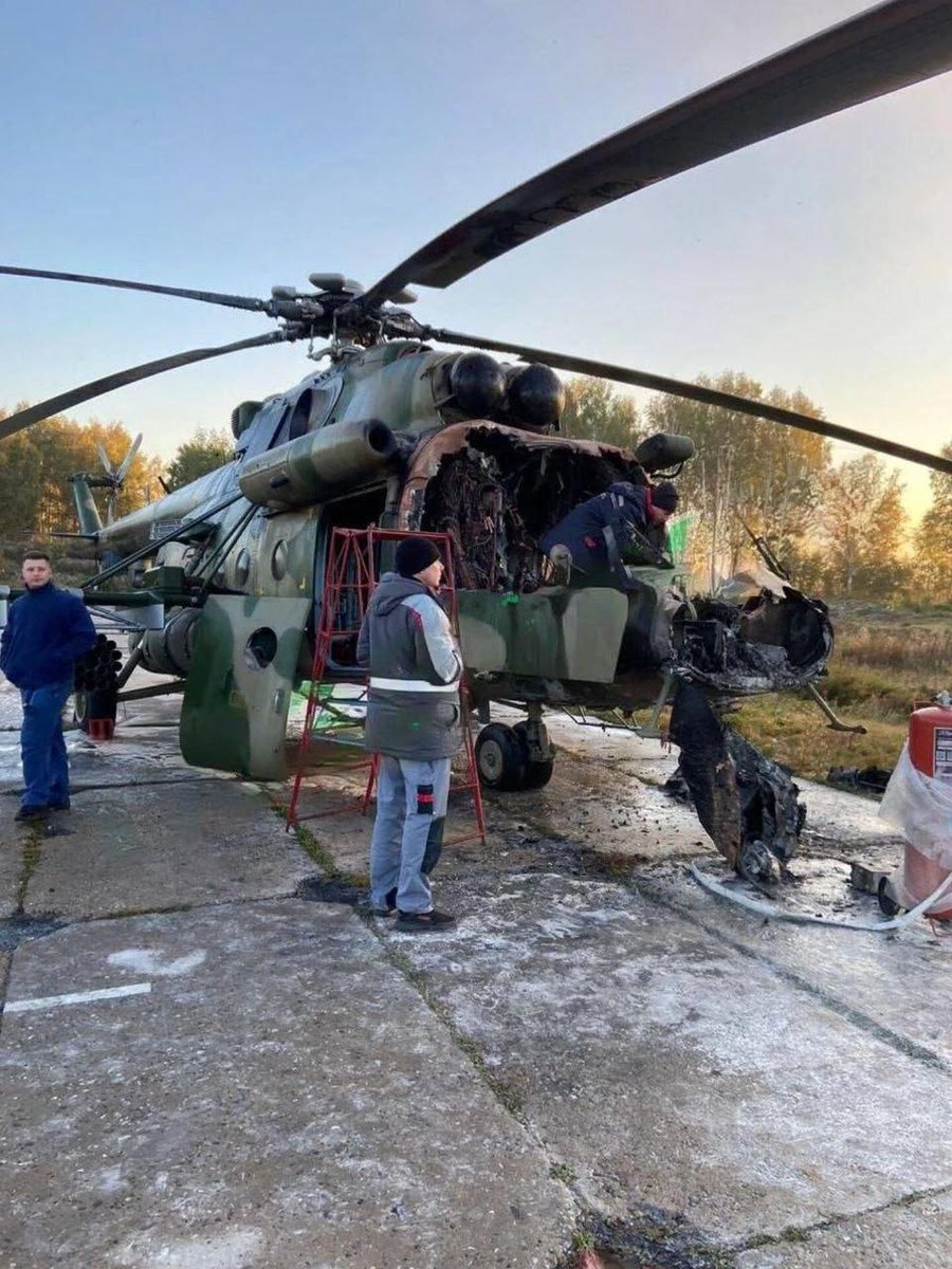 dedzaebal's tweet photo. Двое подростков в Омске сожгли МИ-8.
Где-то в Вильнюсе рыдает яшин, ведь они растратили военный потенциал. https://t.co/kQrL47yOvc
