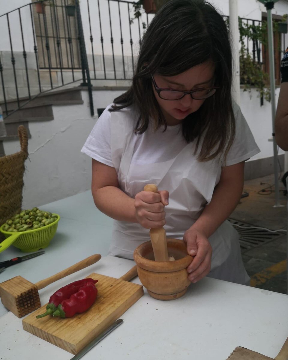 🌸 Fundatul promueve la inclusión de personas con discapacidad en el medio rural🌸 En un evento que organizamos talleres de flores comestibles🌷 y aliño de aceitunas🌿, además de un paseo en yayacleta 🚴‍♀️ para mejorar la interacción social.
<a href="/diputacionMLG/">Diputación de Málaga</a>