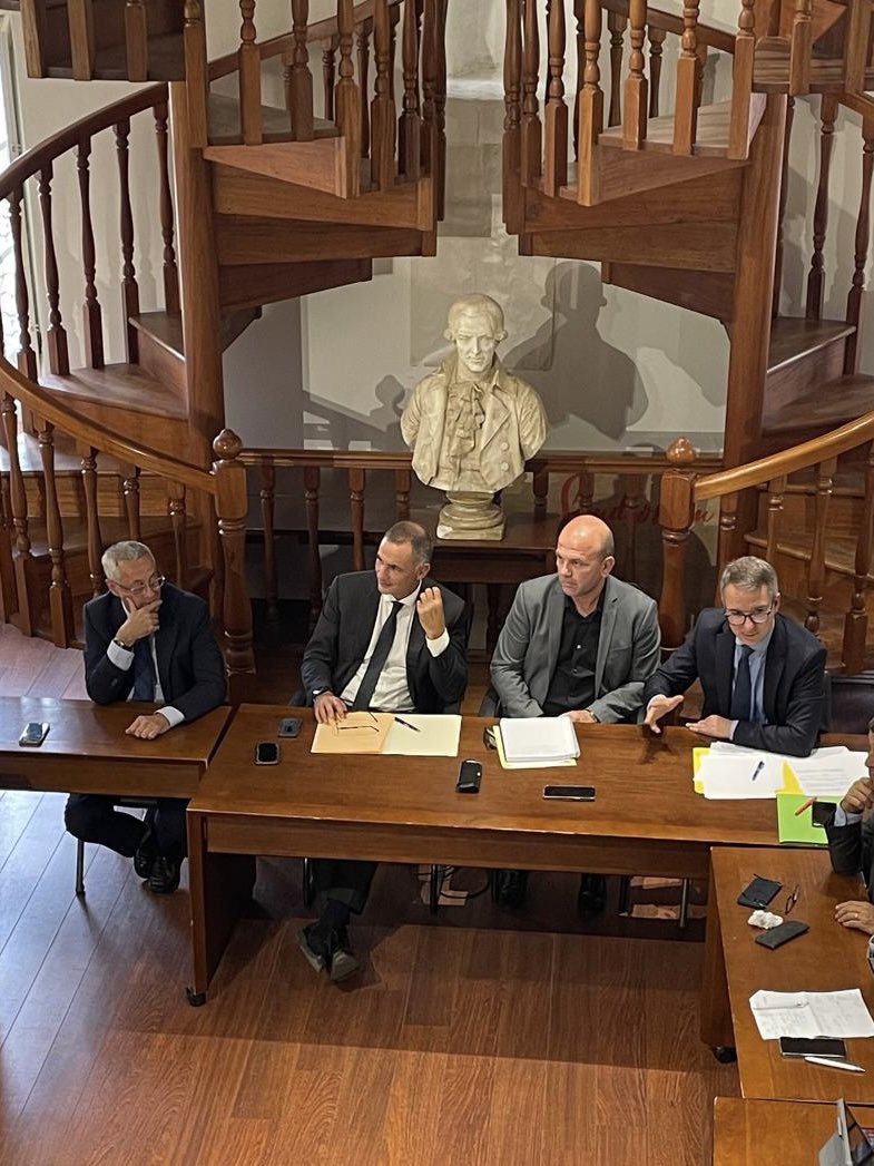 Gilles_Simeoni's tweet photo. Paoli 2025 : dans la continuité de la délibération votée à l’unanimité par @AssembleeCorse, réunion au Palazzu Naziunale avec @UnivCorse, @accorse et @VilleCorti pour commémorer les 300 ans de la naissance de Paoli en réinterrogeant son œuvre à l’aune de la Corse du XXIe siècle ! https://t.co/fnS3XliZVR