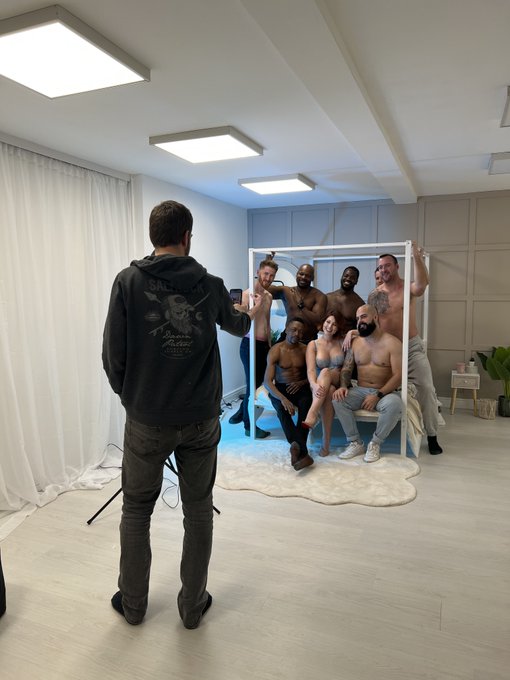 Could you film your wife being rawdogged by 7 men? https://t.co/mVkzb6Hvij