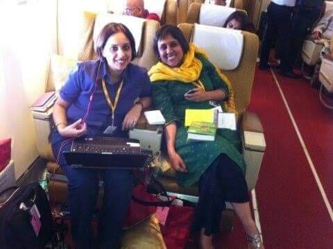ocjain4's tweet photo. कितना अच्छा समय चल था जब प्रधानमंत्री के विदेश यात्रा, कुछ पत्रकारों के लिए मौज-यात्रा हो जाती थी, विमान में 60 से 70 पत्रकार या उनके परिवार भी साथ जाते थे, विमान में शराब का दौर चलता था| ऐसे ही एक विदेश यात्रा के दौरान विमान में जन्मदिन भी मनाया गया| इसको कुछ लोग प्रेस कॉन्फ्रेंस कहते थे।
जिस कुत्ते को मांसल बोटी चबाने की आदत हो फिर कई सालों से उसे सूखी रोटी भी ना मिले तो उसका भोकना जायज है|
वैसे तालिबान ने भी अफगानिस्तान पर सत्ता प्राप्त करते ही सबसे पहले प्रेस कॉन्फ्रेंस ही की थी, और उसके बाद उसके द्वारा किया गया समस्त अत्याचार कुछ पत्रकारों ने वाइट वाश कर दिया था