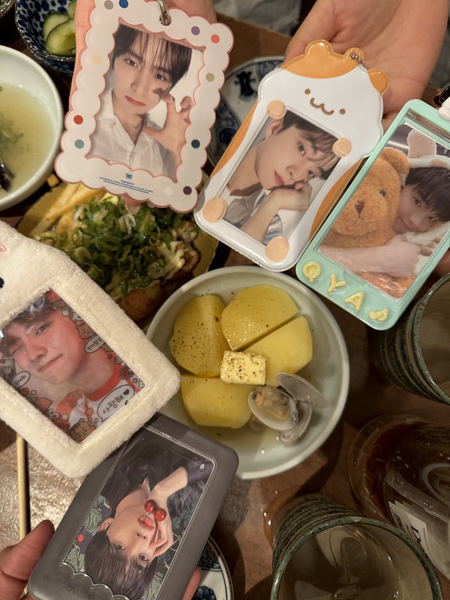 뒷풀이인데 포카자랑샷 같네🙄

#ㄷㅂㅇㅈ