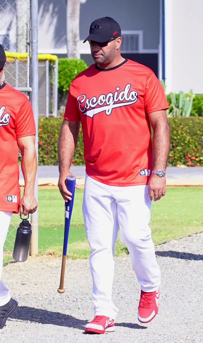 JohnGuzmanRD's tweet photo. Albert Pujols desde el primer día en los entrenamientos del @EscogidoBBClub https://t.co/QIOApk9tx5