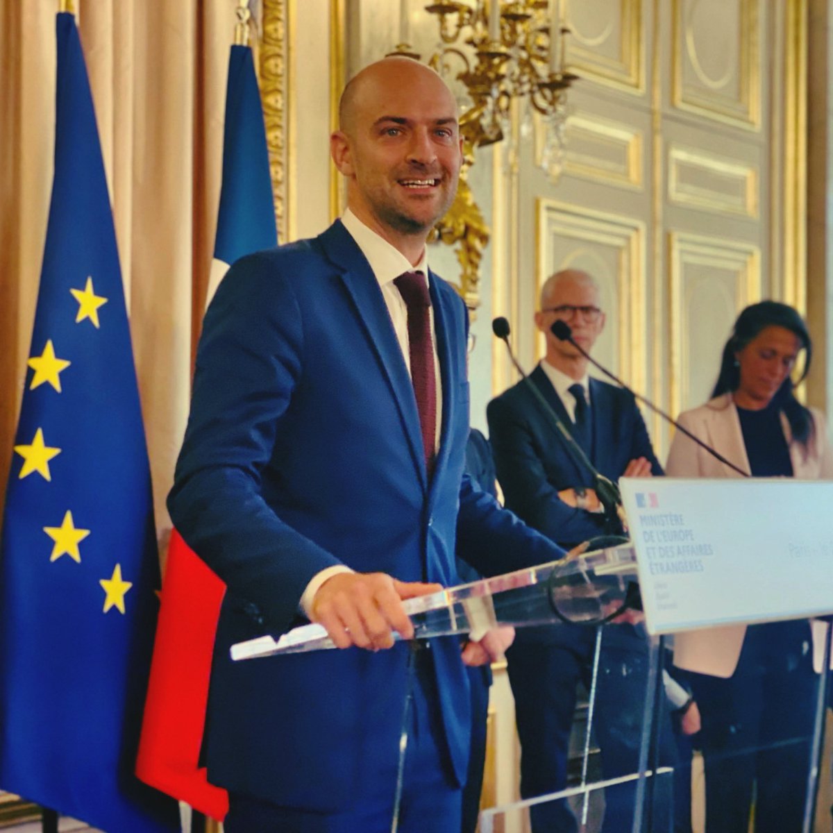 sandrogozi's tweet photo. Cher @jnbarrot , je suis heureux de te voir prendre ces nouvelles fonctions. Tu as toutes les qualités nécessaires pour accomplir cette importante tâche qui t’a été confiée dans un contexte européen et international qui nous oblige collectivement.

(1/2) https://t.co/lp2gAI0fKq