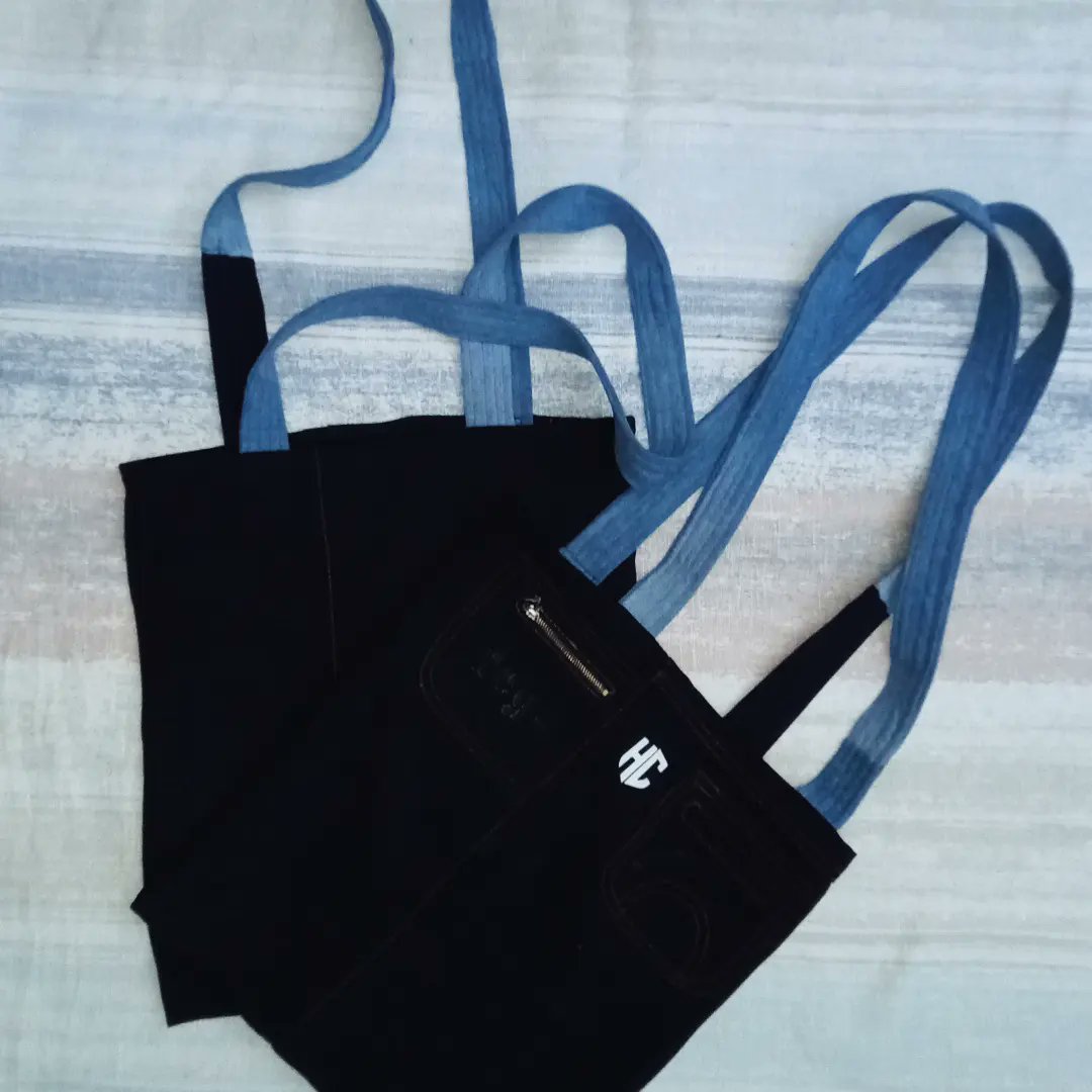 H45_OFFICIAL's tweet photo. HC Bluey Denim Tote bag🛍️ 
Heavy duty 🪨 
Large handles .34"
2 in stock 
Order now!

#reworked #h45 #hv #HC #gowithyourgut🍄 #bgm #bungoma https://t.co/i2cCddTI06