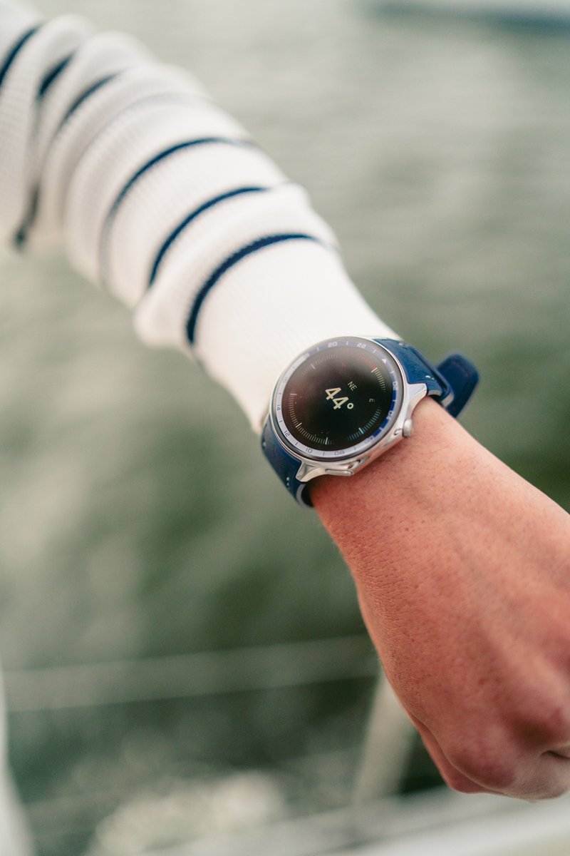 OnePlus_FI's tweet photo. OnePlus Watch 2:ssa löytyy ominaisuuksista moneen, mutta tiesitkö että kellossa on myös kompassi? Yhtä nopeaa kun on ajan katsominen kellosta on nyt myös suunnan tsekkaaminen: merellä tai maastossa - ei väliä. 🫡
#NeverSettle #FastAndSmooth #OnePlus https://t.co/zx9j5lLAiL