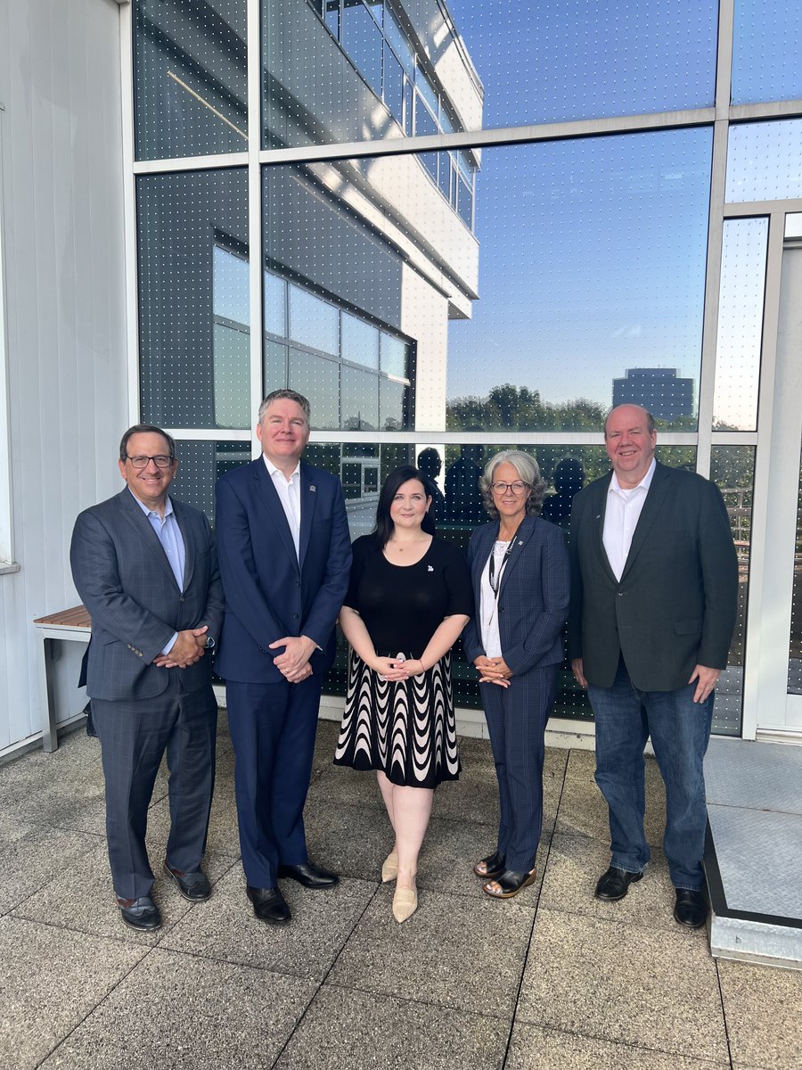 As <a href="/ConcreteOntario/">Concrete Ontario</a> Bart Kanters passes CDAOchair to Nadia T <a href="/_RCCAO/">RCCAO</a> he thanks boardmembers &amp; 17 member associations  who bring to life the remarkable private/public projects that make Ontario a wonderful place to live.
<a href="/ACECOntario/">ACEC-Ontario</a> <a href="/OGCAinfo/">Ontario General Contractors Association</a> <a href="/oaarchitects/">oaarchitects</a> <a href="/O_S_P_E/">OSPE</a>
<a href="/ARIDOntario/">ARIDO</a>