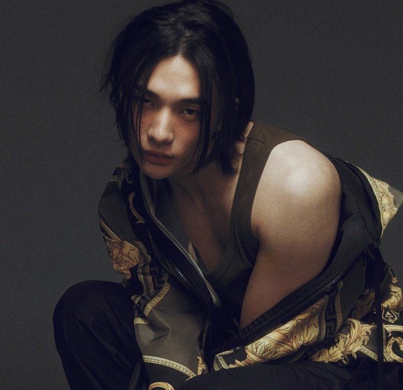 ⠀⠀  ⠀Esquire                             W korea