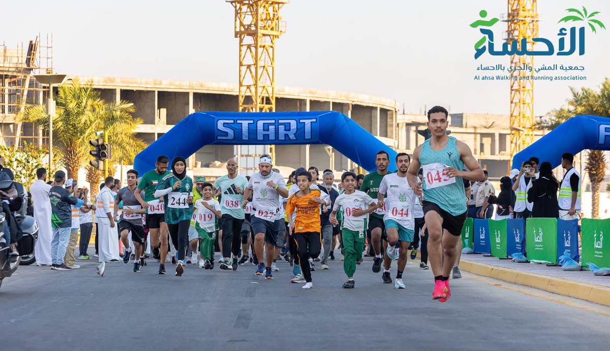 AWARA_KSA's tweet photo. بنشاطنا نبني وطن و #بالرياضة_نحلم_ونحقق
سباق #اليوم_الوطني_السعودي 
@KFUniversity 
#احتفل_في_الاحساء 🌴 
#الجري_بروح_الأخضر 🇸🇦
#SaudiNationalDay94  🇸🇦
#AWARA
 #جمعيه_المشي_والجري
#الاحساء https://t.co/MGV66KqzeE