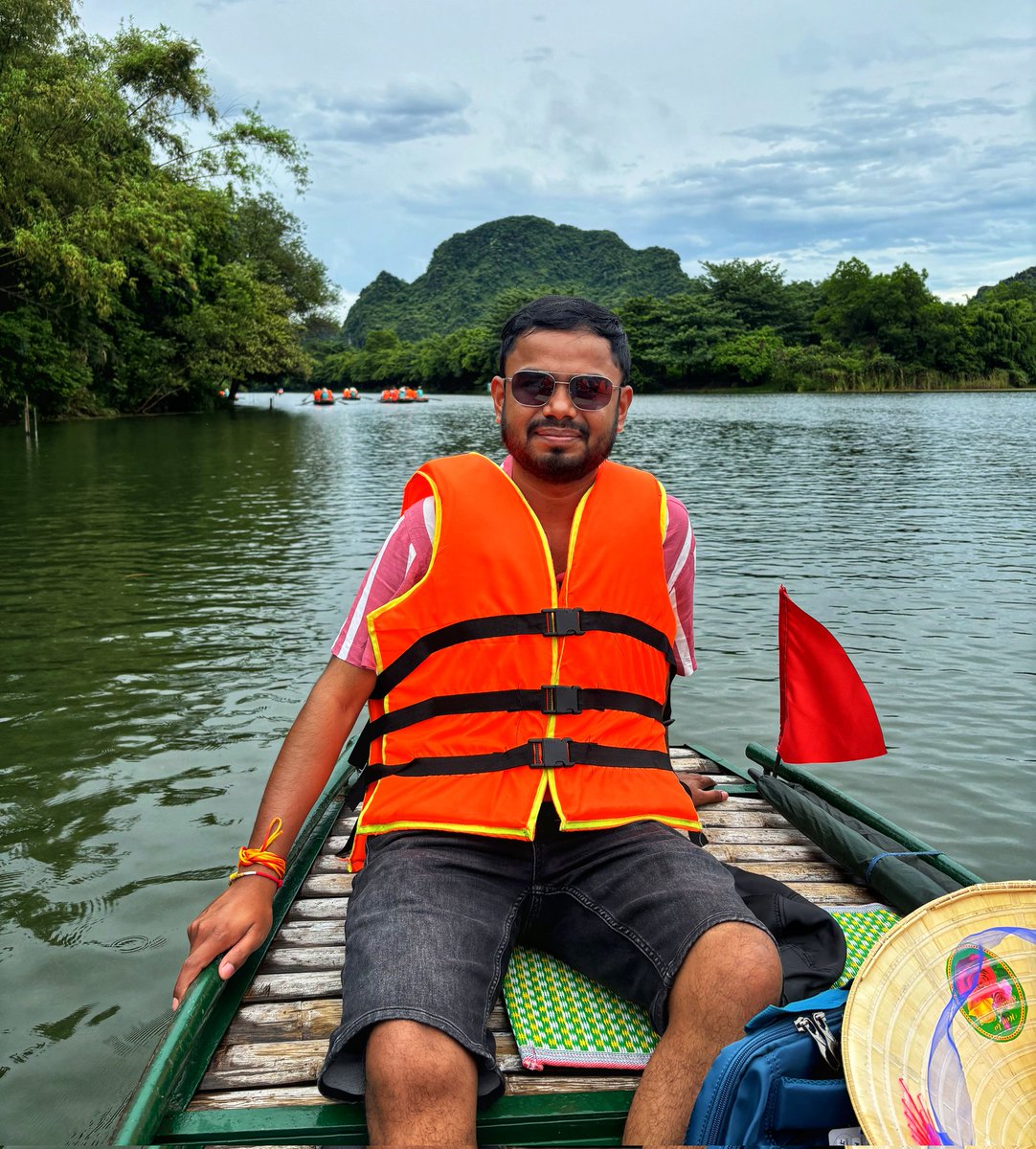 Kay_deeeeee's tweet image. Xin Chào from Vietnam! 🙋🏻‍♂️🇻🇳
#Vietnam #NinhBinh #HalongBay