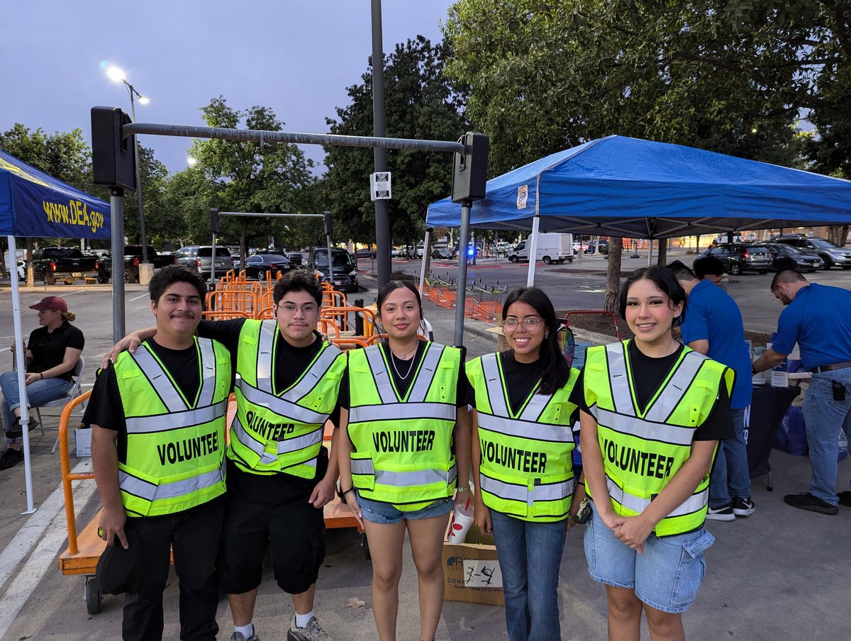 Akins Correctional Services Internship (@akinscsi) on Twitter photo The <a href="/AkinsCSI/">Akins Correctional Services Internship</a> interns volunteered their time this Saturday to help with the APD National Night Out kick off event. The event was great and it was good to see the community come together.
<a href="/AustinISD/">Austin ISD</a>
<a href="/AkinsAISD/">Akins Early College High School</a> <a href="/AISD_CTE/">Austin ISD - Career & Technical Education</a> The <a href="/AkinsCSI/">Akins Correctional Services Internship</a> interns volunteered their time this Saturday to help with the APD National Night Out kick off event. The event was great and it was good to see the community come together.
<a href="/AustinISD/">Austin ISD</a>
<a href="/AkinsAISD/">Akins Early College High School</a> <a href="/AISD_CTE/">Austin ISD - Career & Technical Education</a>
