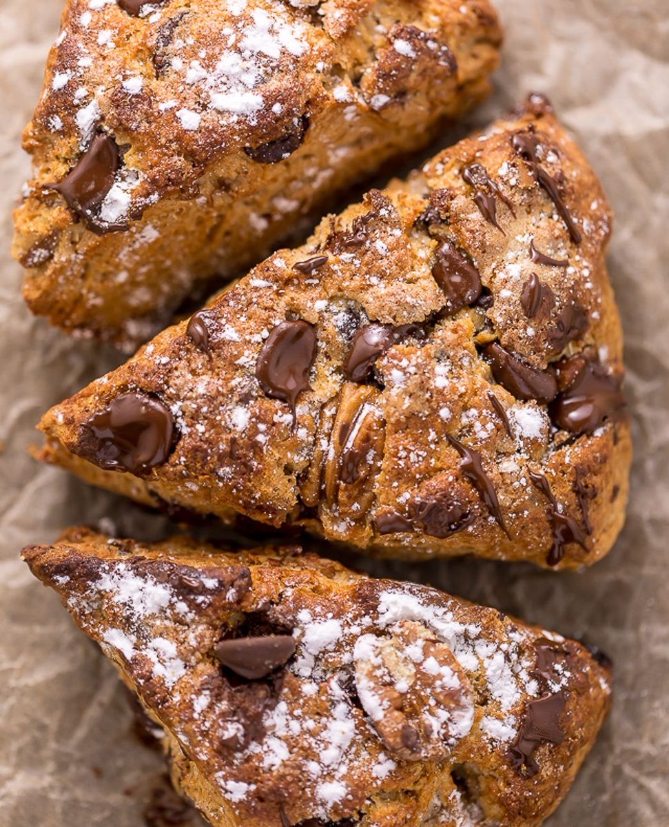 #NuttyRecipe: Chocolate Chip #PecanScones by Ashley Manila aka #bakerbynature 🤩

These Chocolate Chip #Pecan Scones are a perfect mix of gooey chocolate, crunchy pecans + flaky, buttery goodness! 😋✨
tinyurl.com/2z2v2nk7

#jewelsunderthekilt #pecans #nutlady #recipeoftheday