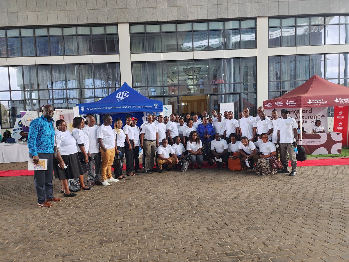 smesupport_ke's tweet photo. @LindaAOnyango @dan_ouma @MalawiGovt @ReserveBankMW @MalawiinKenya @_AfricanUnion @officialPACCI @GIZAfricanUnion @giz_gmbh @jumuiya @COMESABusiness @CouncilSadc @ASSEKnews @FinesRbm @kenya_chamber @mbuguanjihia @MuthuriKinyamu @OldMutualMalawi @AirtelMalawiPlc @TNM_MALAWI 🚨 FUN MOMENTS WITH @ReserveBankMW COLLEAGUES CONDUCTING COUNTRYWIDE TRAINING  ACROSS MALAWI 🚨: Our team shared fun moments with the 56 RBM team spreading the Financial Literacy message across #Malawi targeting 25,000+ #MSMEs + employees countrywide 🔥🔥 @FinesRbm @LindaAOnyango https://t.co/L8ATrx90Pv