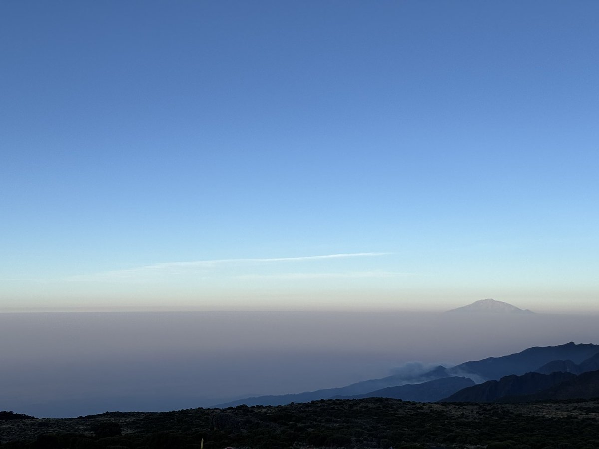 emergencysc's tweet photo. Update! The team reached 4600m at Lava Tower and finished an 8-hour day at Baranco Camp (3900m). Everyone’s exhausted but pushing through! 💪 Some have faced altitude sickness, but we're digging deep. Huge thanks for your support 💙 2 days till the summit! 🏔️ #Kilimanjaro https://t.co/178g4u3nWq