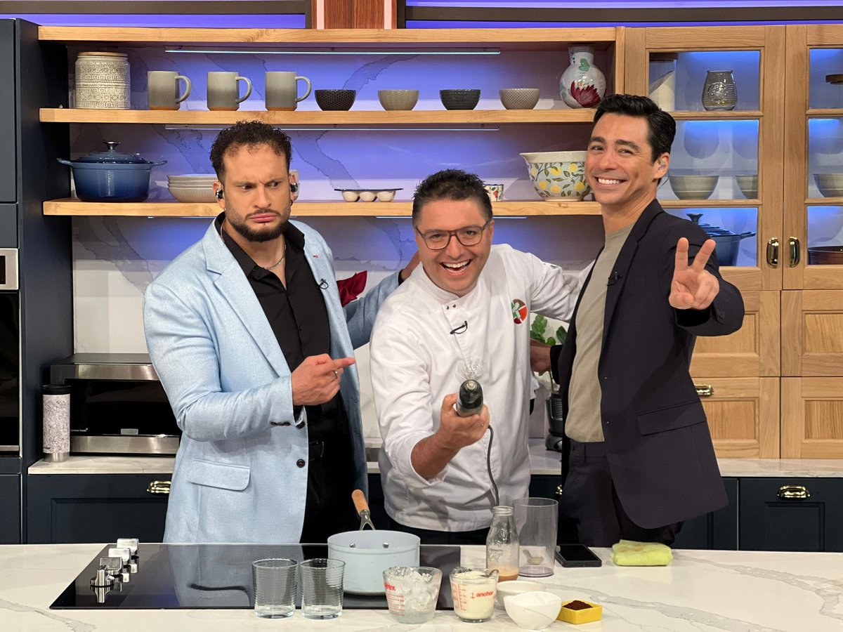 Esta mañana aprendimos a hacer tres deliciosas recetas con café ☕ junto a nuestro chef <a href="/Merlingessen/">Merlin Gessen</a> 🙌🏼 ¿Cuál fue su preparación favorita en #PortadasAlDía 🧡 a través de la señal de #Venevision 📺?
