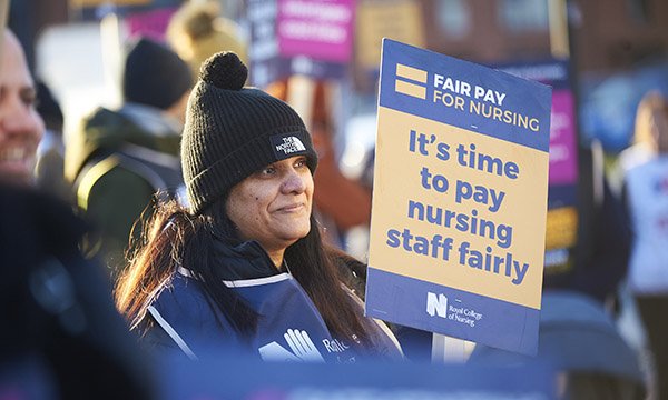 Nursing staff in England vote to reject the 5.5.% award.

Meanwhile nurses in Scotland have voted to accept the same offer. 

rcni.com/nursing-standa…