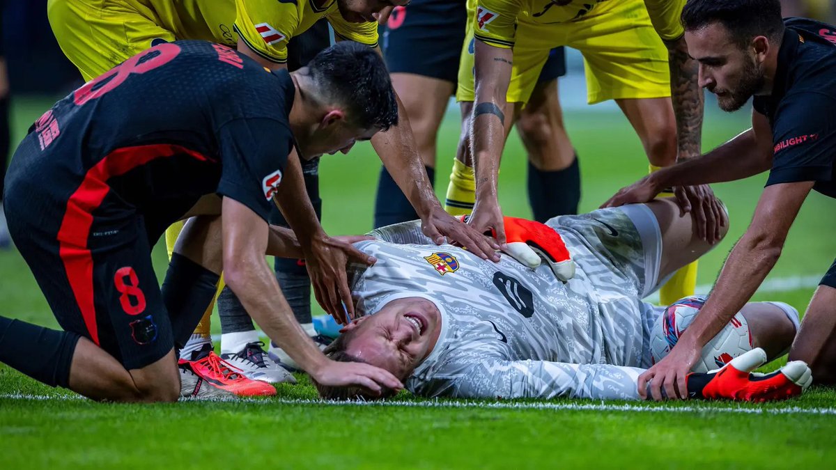 ⚽️ ¡Malas noticias para los fanáticos del Barcelona!

Marc-André ter Stegen, estará fuera de las canchas por 7-8 meses tras sufrir una rotura completa del tendón rotuliano de la rodilla durante el partido contra el Villarreal. 😱

¿Cómo crees que afectará esto al equipo?