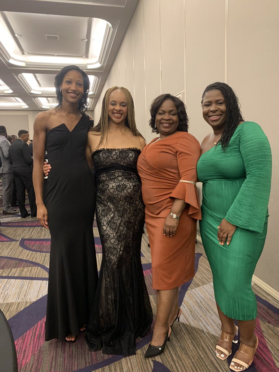 S_Theodore_MD's tweet image. some highlights from #SBASUCDavis2024 !! as always leaving with a cup and heart full from knowledge, mentoring, and spending time with friends 😊 bonus this year I brought my mama ❤️ @SocietyofBAS @BostonTrauma @BMCSurgery