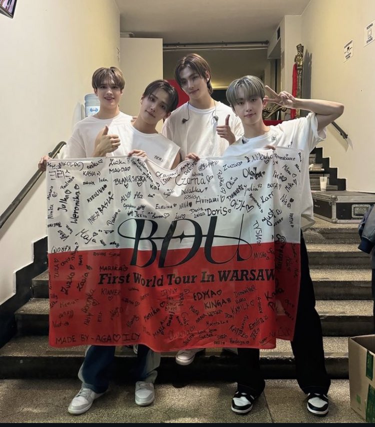 zorza✨ tweet media