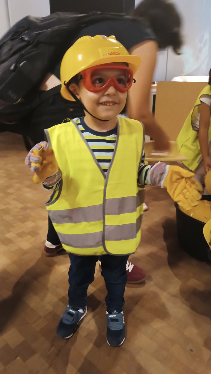 LeaGaleano's tweet image. Cuando te piden 10 años de experiencia, pero tenés 3 años... #Constructor #SeguridadLaboral #MuseoParaNiños #ExperienciaLaboral