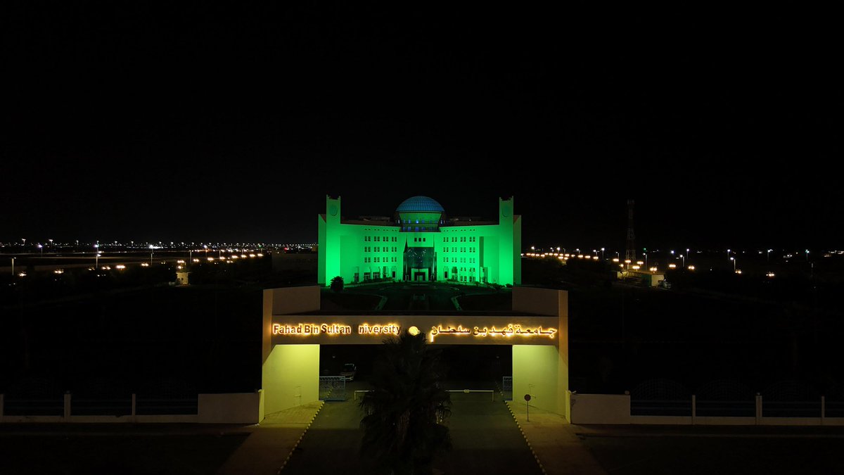 fbsuniversity's tweet photo. #جامعة_فهد_بن_سلطان 
 تتزيَّن باللون الأخضر احتفاءً بـ #اليوم_الوطني_السعودي_94     ..

#نحلم_ونحقق94 
#نحلم_و_نحقق 
#تبوك https://t.co/RrtxPQEcRN