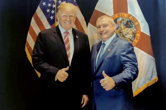 ChrisPorter22's tweet photo. @StephenM Lev Parnas has some words for you regarding real corruption of Trump, Giuliani and Barr and he has the receipts.
  https://t.co/sy0HpS6Nq0 https://t.co/zgEuSQsl14
