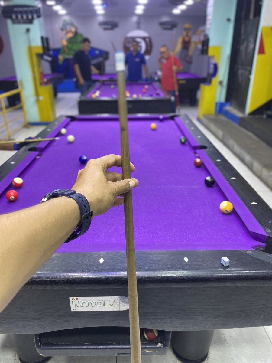 Christian27Sch's tweet photo. Aquí socializando con los clientes 🎱 https://t.co/hLczixvcT4