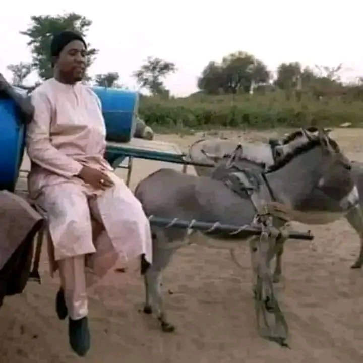 SerigneAssaneD4's tweet photo. @Bouganegueye Quel est le sujet de **EXIGEONS**
Bougane ya nul 😅😅

Beaucoup d'ânes dans cette image 😊 https://t.co/zg5xjPqoUx