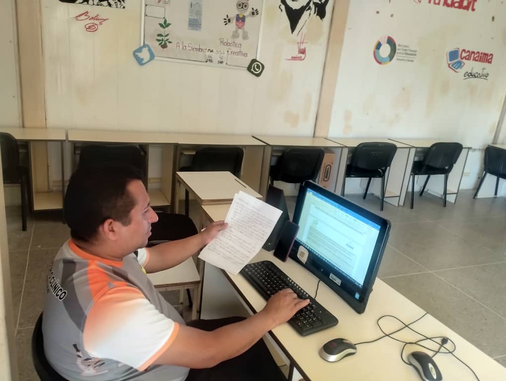 Hoy #23Sept📸|Tutores del Cbit Hugo Rafael Chávez F, realizan participación en la formación de Docentes y sistematización de los aportes de las mesas de trabajo en el Mcpio #SanFdo Edo #Apure