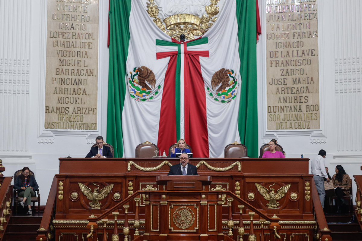 juanrubiog's tweet photo. Recibimos en el @Congreso_CdMex al Secretario de Gobierno @RicardoRuizSua2, quien compareció ante el pleno con motivo de la Glosa del #SextoInforme de gobierno del Dr. @martibatres.
Desde la #BancadaDeLaTransformación reconocimos que este gobierno ha garantizado los derechos de todas las personas en la Ciudad de México. 

#SigamosHaciendoHistoria