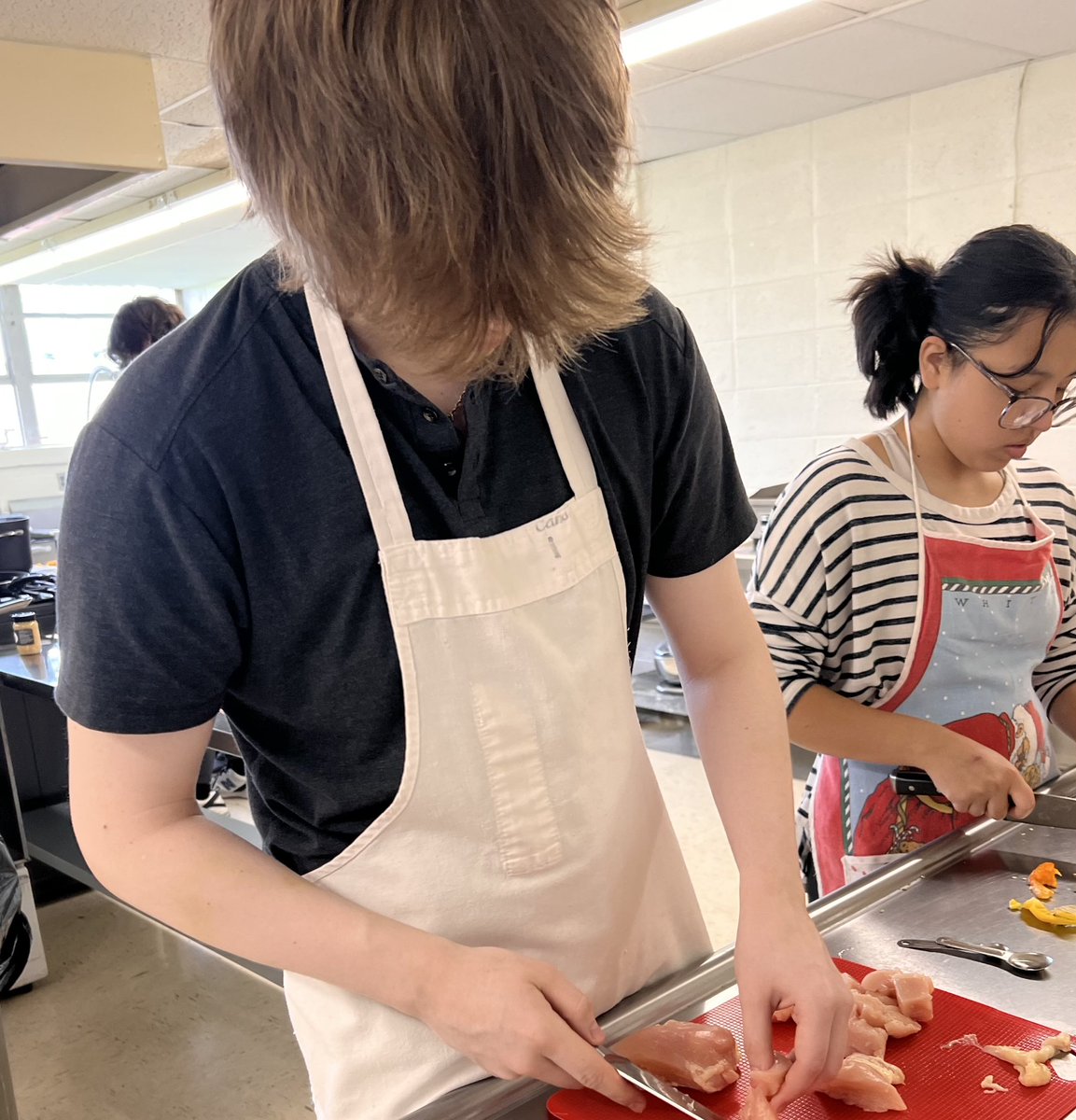 TCCTC1's tweet photo. Culinary Arts II students were in the kitchen cooking chicken stir fry today as they finished up their ServSafe chapter on contamination and food allergens. https://t.co/ZIKqT46O9I