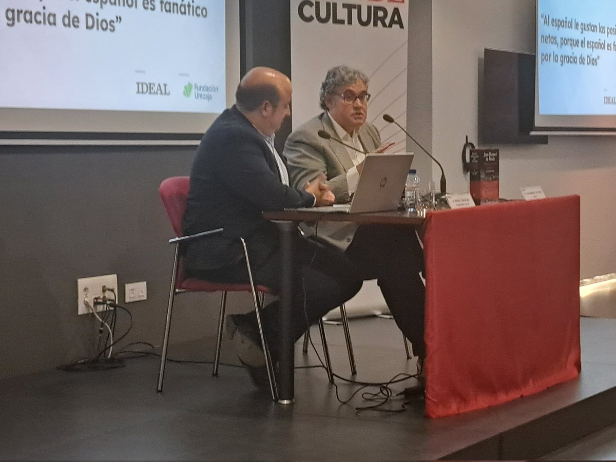 Juan Manuel de Prada en Almería charlando sobre su última novela, 'Mil ojos esconde la noche'.  Un encuentro muy ameno e interesante. De Prada no decepciona. Enhorabuena a <a href="/ideal_almeria/">ideal_almeria</a> y a su director,  <a href="/MiguelCarceles/">Miguel Cárceles</a>, por esta extraordinaria iniciativa.