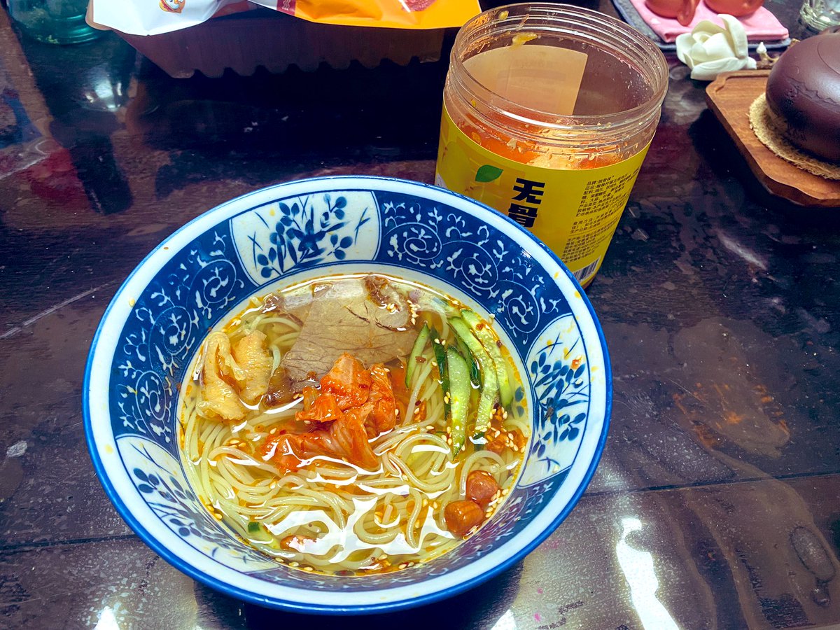 完美宵夜组合：朝族冷面+芥末柠檬无骨鸡爪。消暑又解馋😋