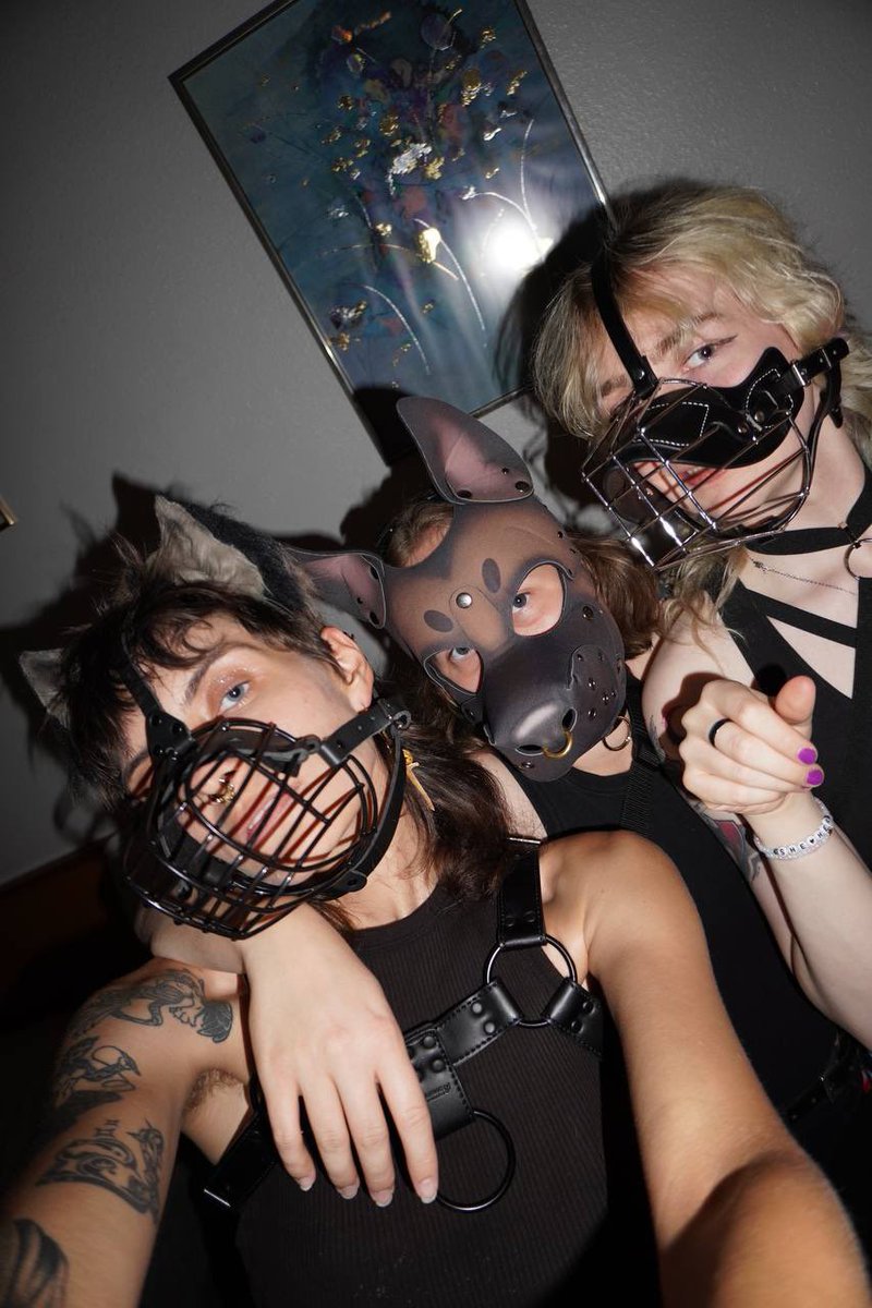 I just came back from <a href="/eurofurence/">Eurofurence</a>! It was my first convention and I can say that it is not the last one for sure.

I am glad I could assist my dearest partner <a href="/pazurmazur/">Pazur ✷ 💭</a> alongside with the cutest <a href="/TheLunarOracle/">Luna 🦊🌙 dyke.pl</a> 🤗 

Big thanks to all the wonderful people I met at the con! 💖