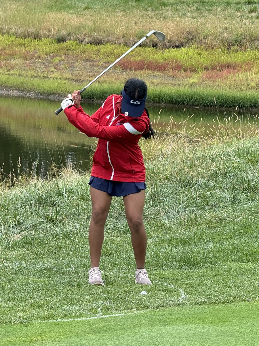 jr_sula's tweet photo. Kriti Kumar on hole 4 at Lawrence CC. Good hole, Eagle. Keep flying. #ONGolf. #GoEagles. @ADPriceON https://t.co/5SCbrrMCpg