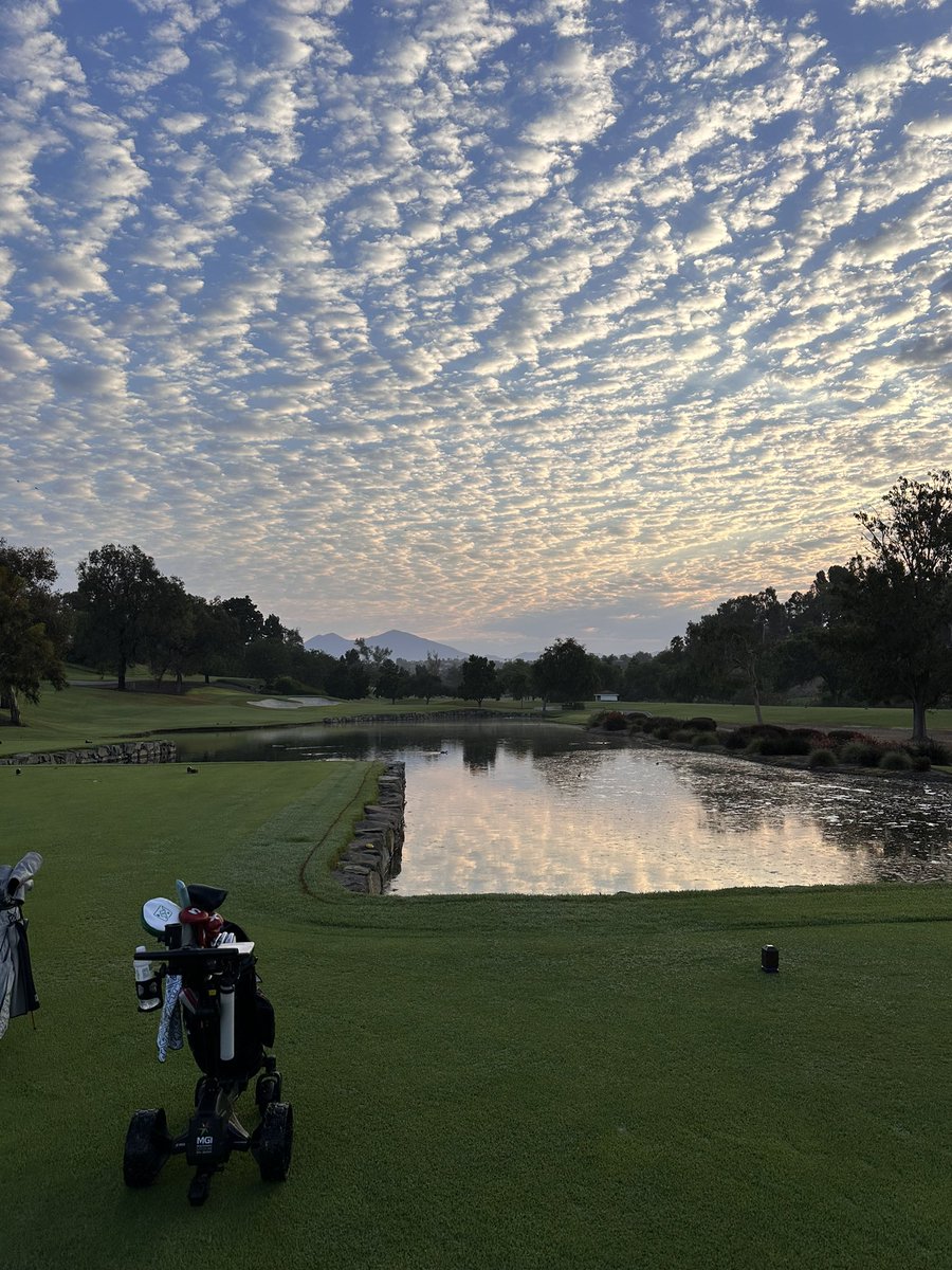 AzukiCC's tweet photo. @emilyrosemcg @OutdoorBeanz @Azukifoodies View from the third tee of the first private club open to Azuki Country Club members: https://t.co/V4Xn7M9iDw