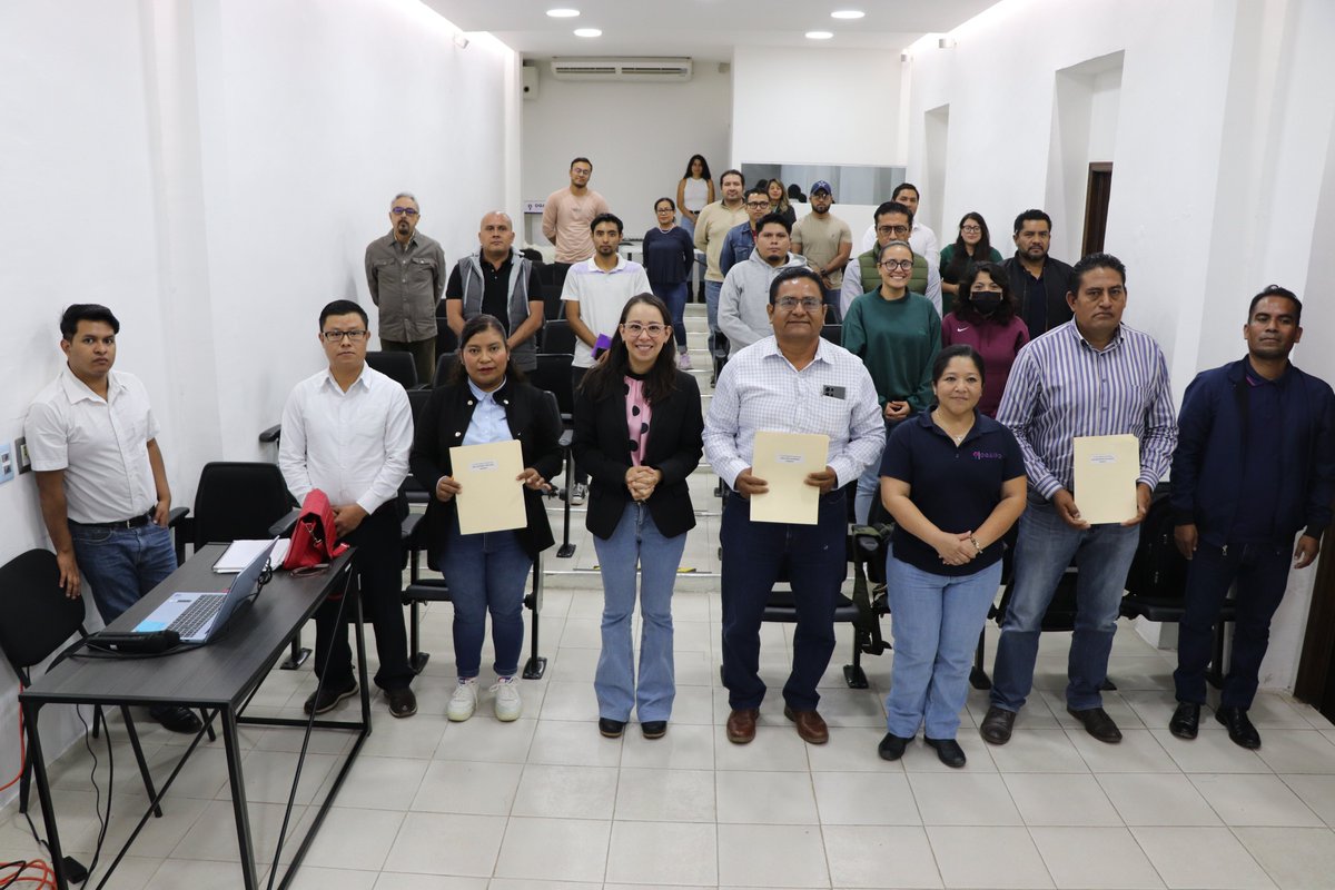 OGAIP_Oaxaca's tweet photo. 🔍🫱🏻🫲🏼Con acompañamiento de la Comisionada @tanivetreyes, entregamos usuarios y contraseñas de acceso al #SITRAM a personal mpal., se les asesoró en su operación para el cumplimiento de las obligaciones de #Transparencia.
@HASanAgustindlj
#SanAntonioTepetlapa
#SanJuanColorado https://t.co/TjfUkBOFAi