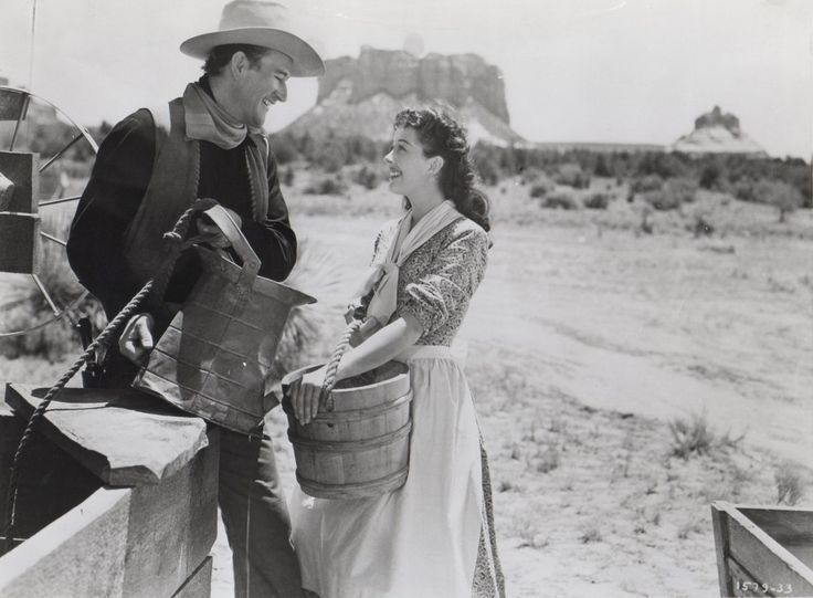 ClassicMovieHub's tweet photo. Western Roundup's Laura @LaurasMiscMovie recommends 8 classic Westerns perfect to share with young viewers, including some of her own all-time favorites :) #TCMParty #westerns #filmsforkids https://t.co/FMP0a9rCxi https://t.co/o4M47fp2Yu