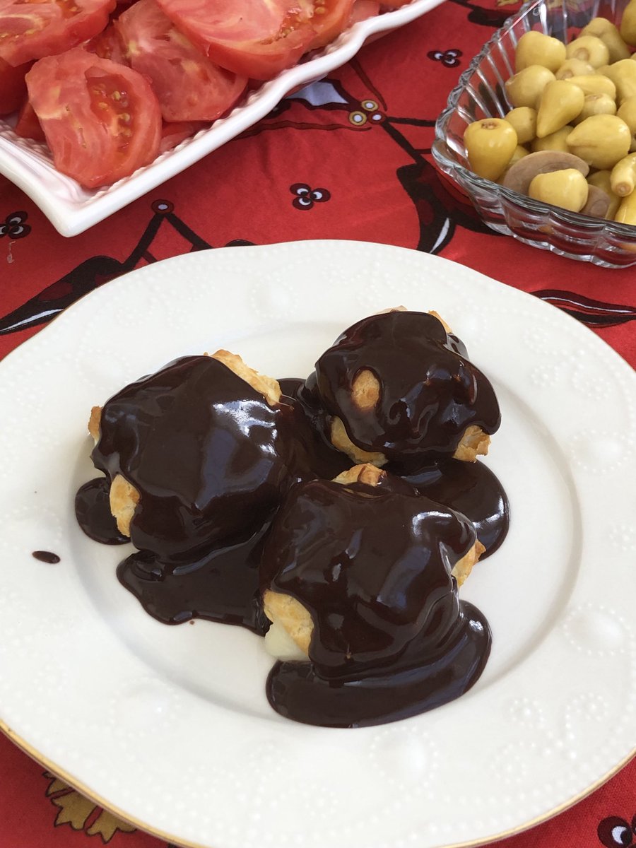 ru_ru_sa's tweet photo. Profiterol>>>bütün tatlılar https://t.co/df5dSeTjbX