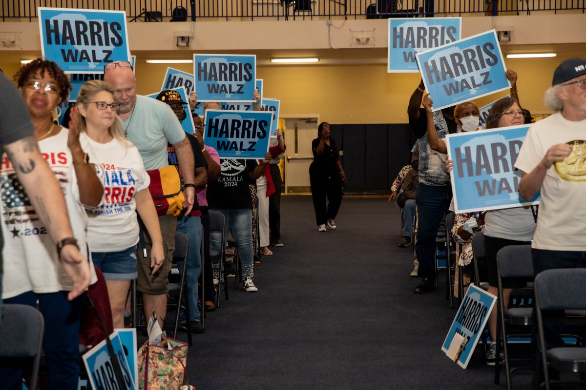 deon_tedder's tweet image. Thanks to all that came out for the Town Hall in support of Harris/Walz!! Energy was on 🔥! We have 42 days to get this done! Let’s go! #HarrisWalz2024 #WeNotGoingBack #EveryVoteCounts #SCForHarris @scdp @ChsDems @YoungDemsofSC