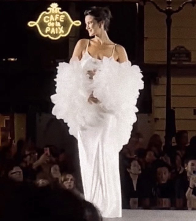 OMG 🥹 SHE WAS HOLDING HER BELLY