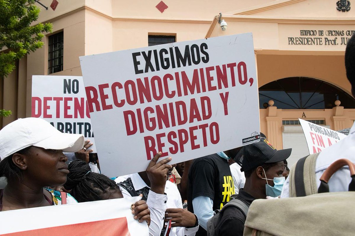 reconoci_do's tweet photo. Te invitamos a leer nuestra nota de prensa sobre la protesta de hoy frente al Palacio Nacional, donde exigimos el fin de la desnacionalización y la discriminación racial tras 11 años de la sentencia 168-13. ¡La lucha sigue!
📎https://t.co/Ul3b8wHyZg #SomosDominicanos https://t.co/ICinoURKJ7