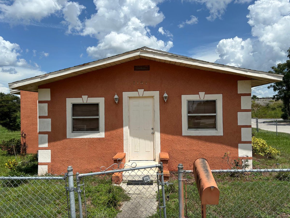 raymondrauber's tweet photo. $20k PRICE REDUCTION!  3 bed SFR flip or rental in Haines City! 🏙️🐬 - https://t.co/qmovvXtI2Z https://t.co/TzqHnRwQOM