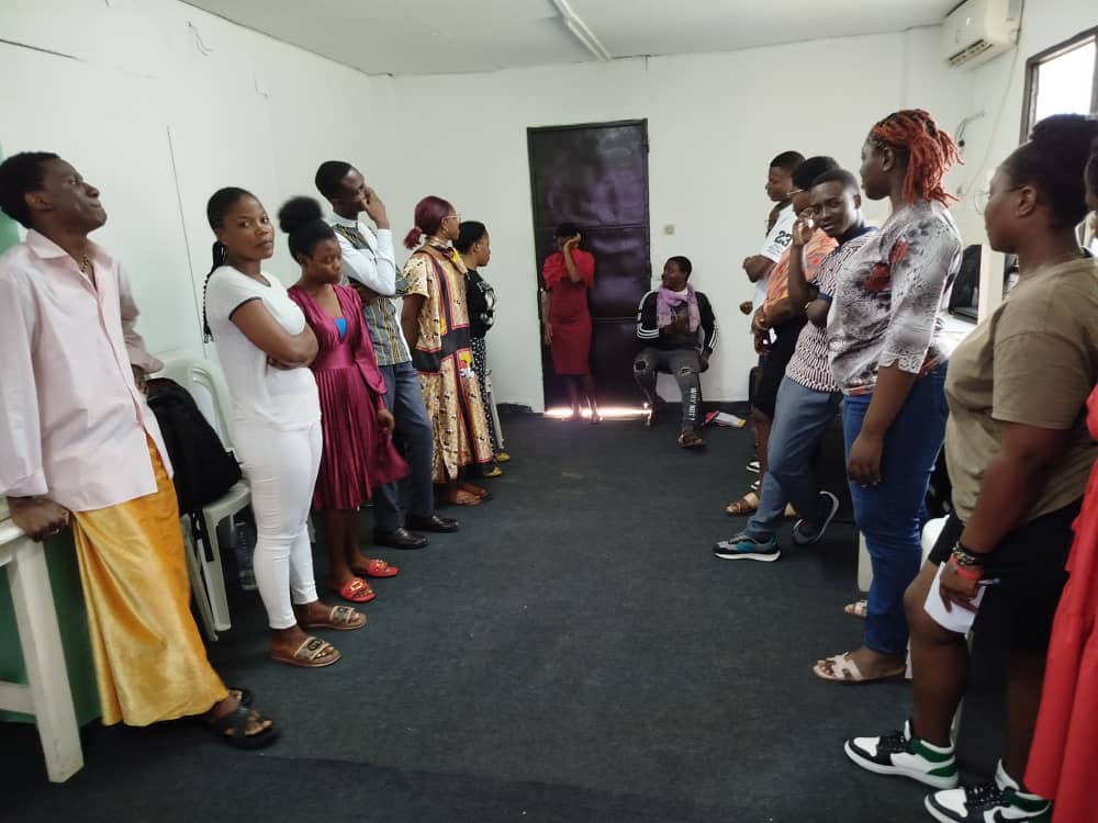 PaeEssamba's tweet photo. Le PAE ESSAMBA a organisé pour ses 20 boursiers un atelier de formation sur l’utilisation des Outils de Travail Collaboratif et l’Art oratoire. Avec cet atelier, les boursiers pourront développer des aptitudes et des habiletés de collaboration et d’interaction efficace. https://t.co/KsgX1WBScF