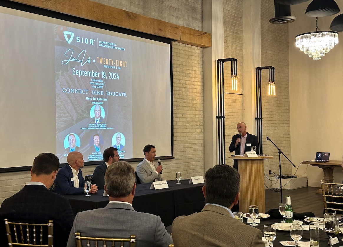 alstonconstruct's tweet photo. Last week Mark Hill was a panel speaker at the SIOR Inland Empire &amp; Orange County Chapter networking dinner. The event brought together developers and industry leaders from across Southern California to discuss the current State of the Market. #BuildCA #SIOR https://t.co/PBfBe1wTMf