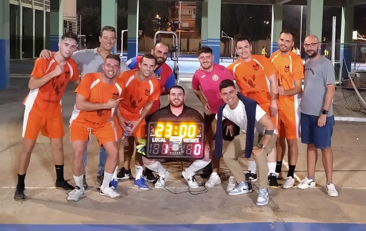 ⛺️ Barraca FC

Sonrió la redonda.