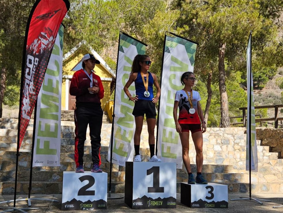 FEMECV’24: Nàsio Cardona i Maria Fuentes guanyen el Campionat Vertical a Oriola | El Campionat Autonòmic de Carrera Vertical de la FEMECV disputat diumenge a Oriola sobre un circuit de mig km vertical en 3 km de distància. Maria Fuentes i Nasio Cardona han sigut els vencedors.
