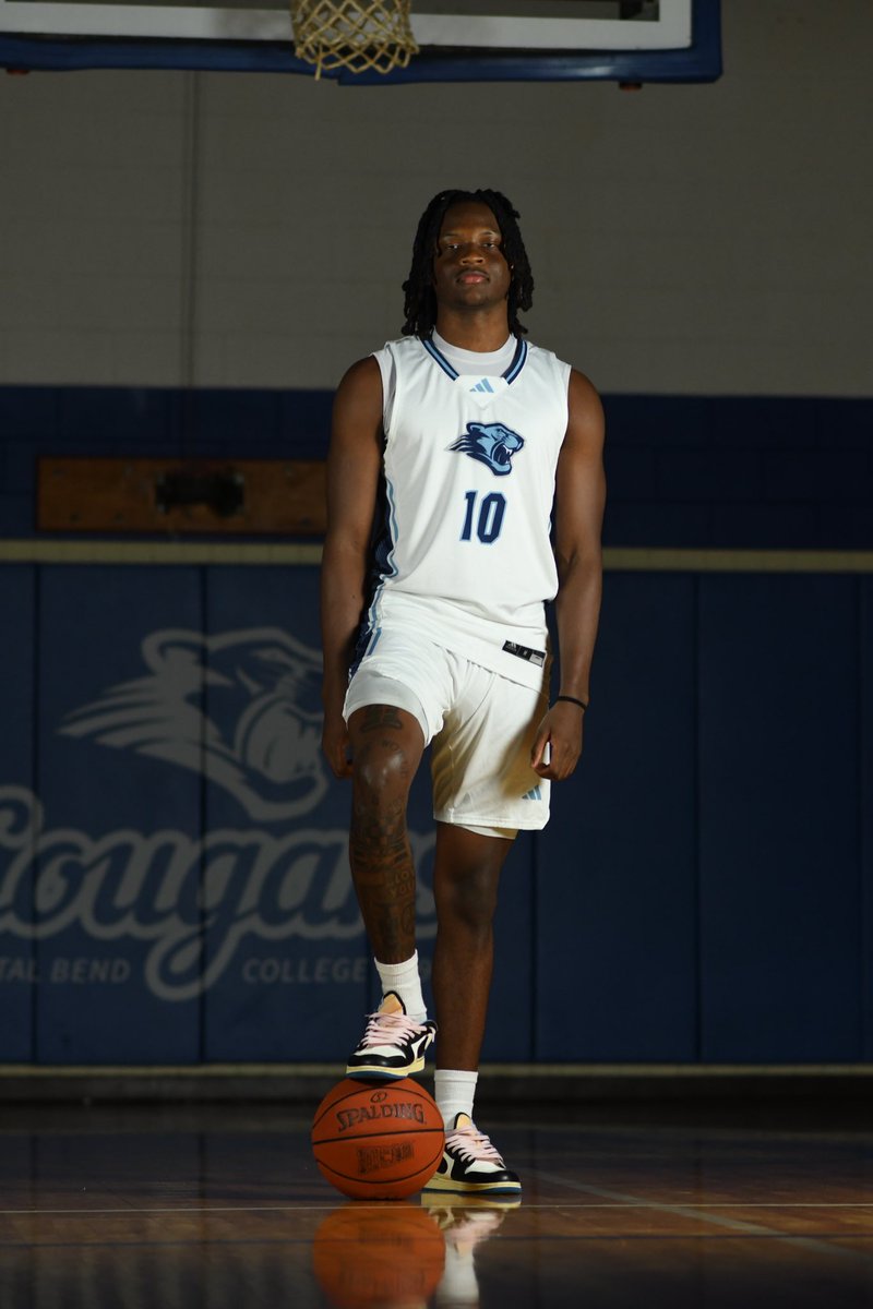 6’4 Jace Jones <a href="/the_jacejones/">Jace🌍</a> displayed his ability to guard the ball for the full 94 Saturday. Jace got to the lane at will while showing his knack for finding the open man when drawing help side defenders.